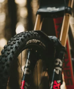 Goodyear Newton MTF Downhill Tubeless Complete Tyre -France Pièces Pour Vélos Soldes Goodyear Newton Downhill Tubeless Front MTB Tyre Black 2 5 Tyres Black GR 015 64 584 V005 R 3