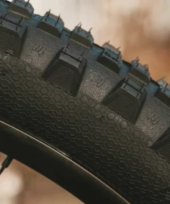 Goodyear Newton MTF Downhill Tubeless Complete Tyre -France Pièces Pour Vélos Soldes Goodyear Newton Downhill Tubeless Front MTB Tyre Black 2 5 Tyres Black GR 015 64 584 V005 R 6